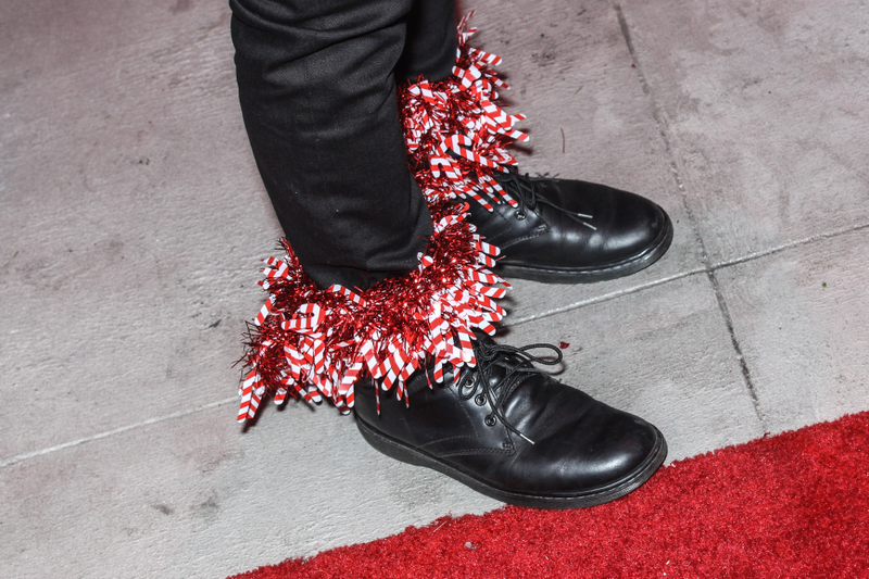 Illustration for article titled A BIZARRE HOLIDAY PARTY